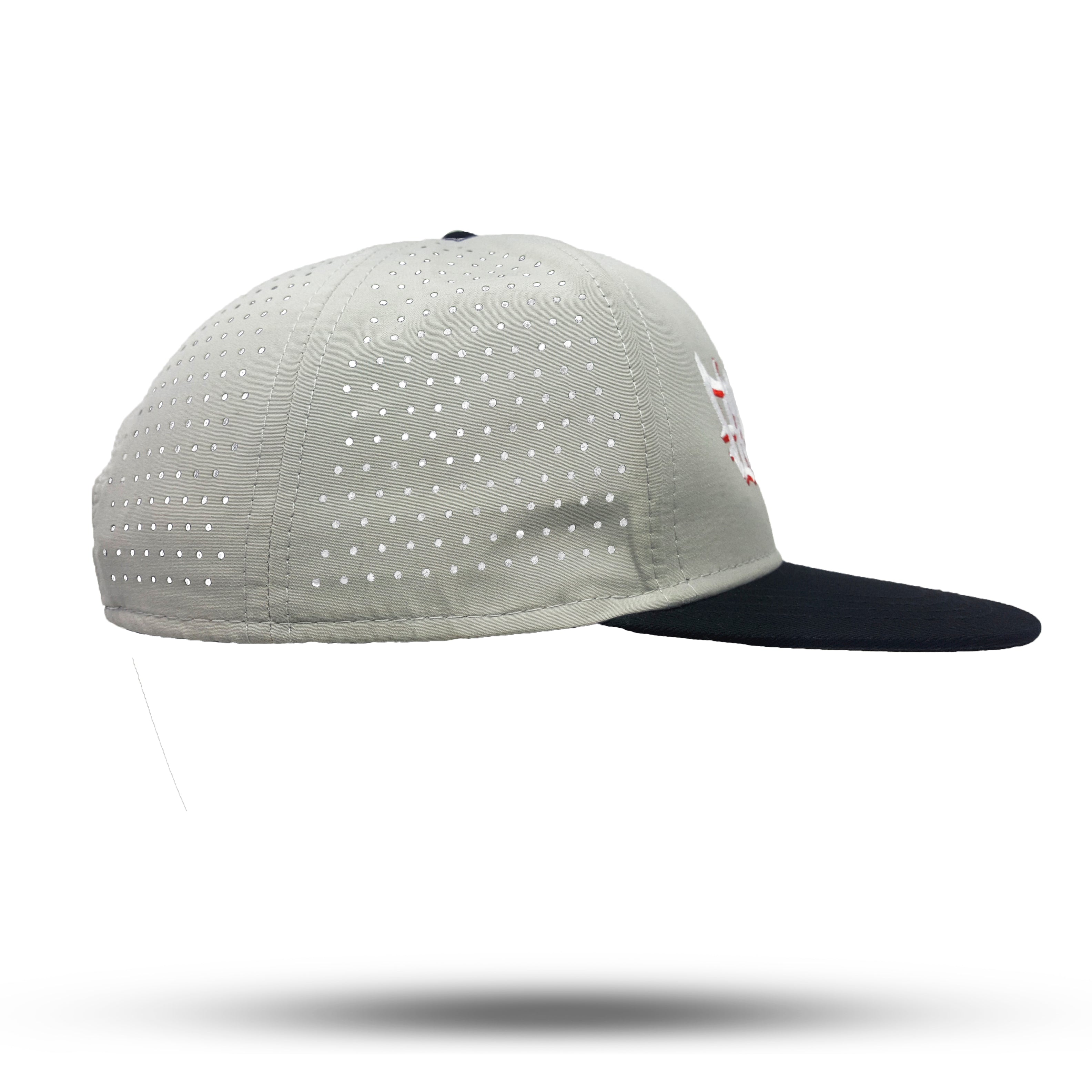 Seitenansicht Snapback Baseball Kappe in Beige und Schwarz mit Frankfurt Handstyle Logo