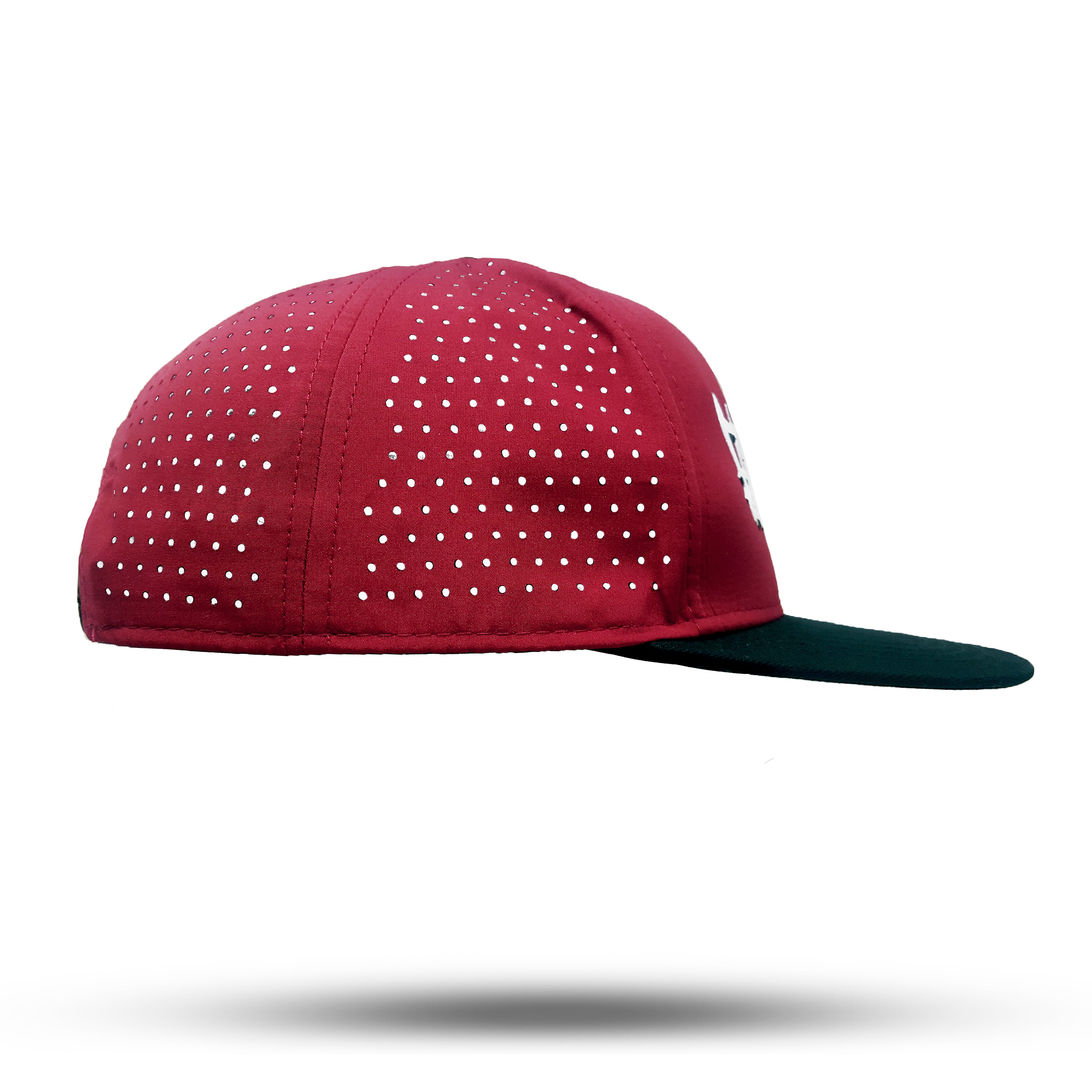 Seitenansicht Snapback Baseball Kappe in Bordeaux und Schwarz mit Frankfurt Handstyle Logo