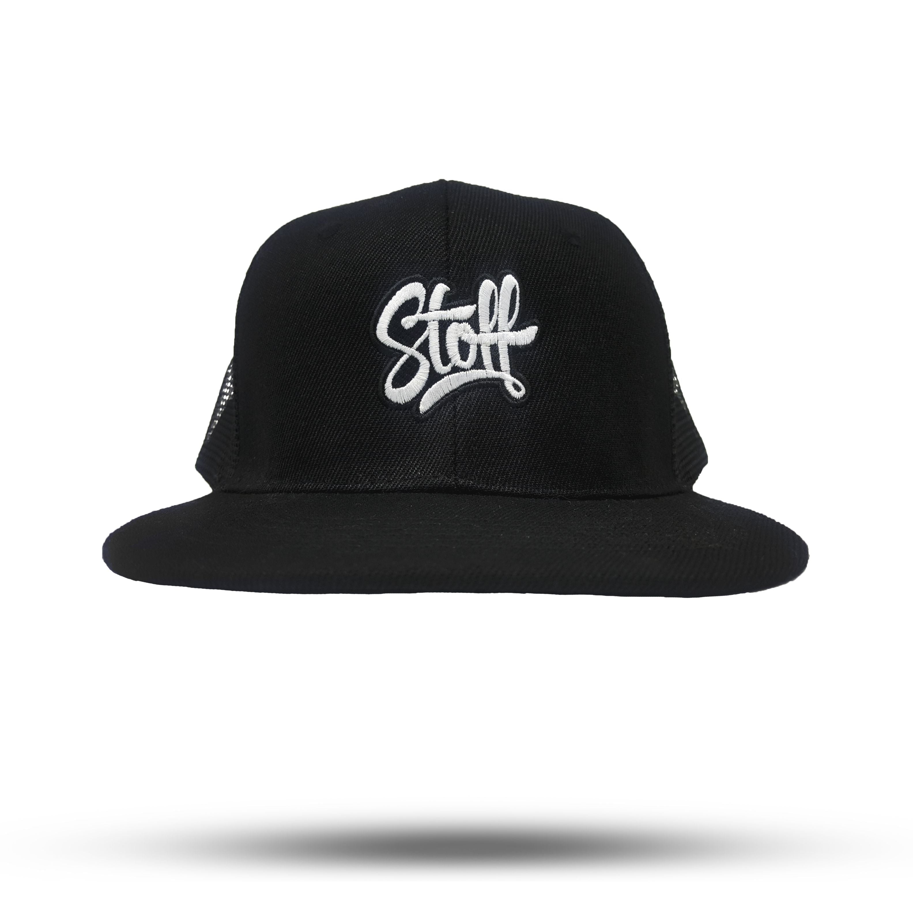 Frontansicht Snapback Baseball Kappe mit Netz in Schwarz mit STOFF Logo